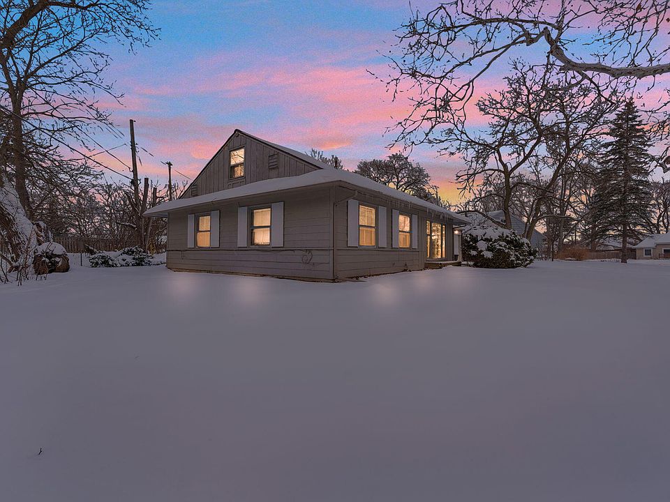 1st image of 2310 Pinecrest Ave