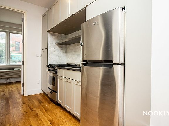 4th image of 588 Myrtle Ave #101D