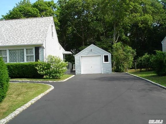 4th image of 875 Stanley St