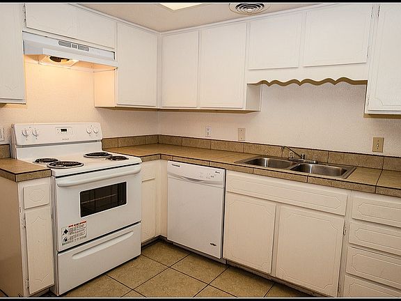 5th image of 1625 W Missouri Ave APT 11