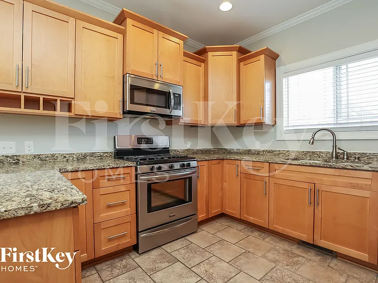 669 Richards Dr — Photo 6