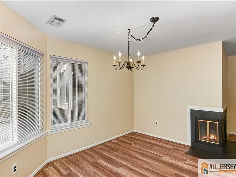 1068 Schmidt Ln — Photo 11