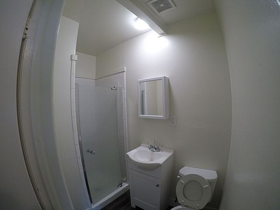 4th image of 946 Cherry St APT 4