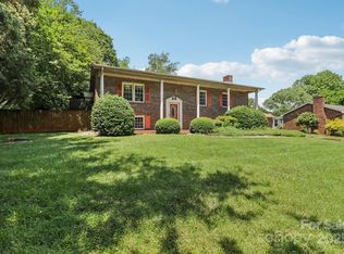 5626 Sandhurst Rd, Hickory, NC 28602