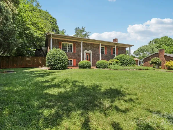 5626 Sandhurst Rd, Hickory, NC 28602