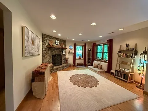 309 Old Farm School Rd — Photo 2