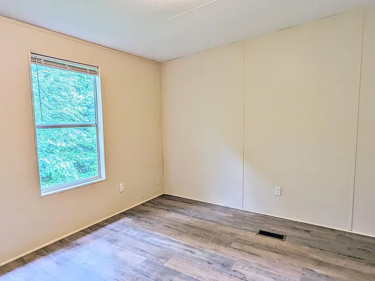 99 Center Grove Dr — Photo 23