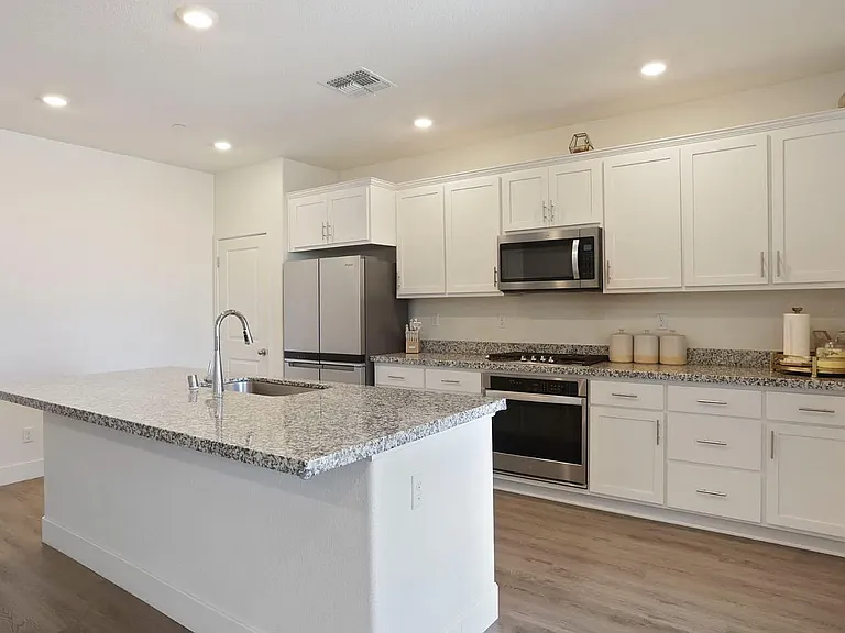 989 Osprey Dr — Photo 8