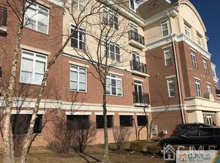 6201 Fernandez Ct, Parlin, NJ 08859