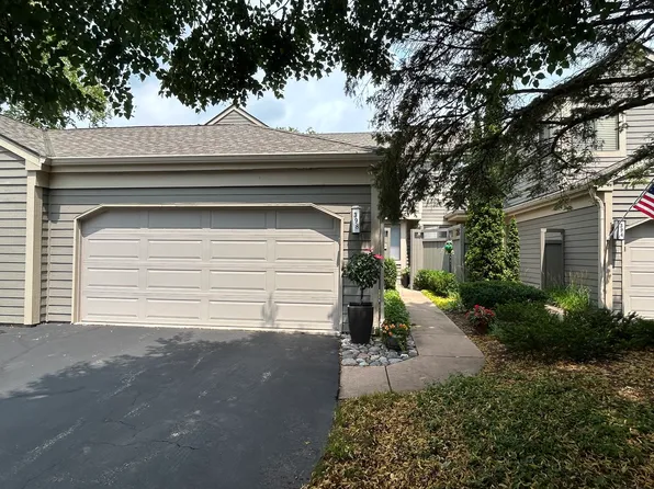 398 White Oak Ln, Lake Barrington, IL 60010