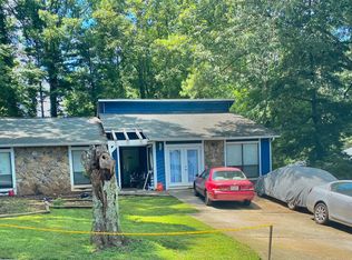 906 Park Forest Dr NW, Lilburn, GA 30047