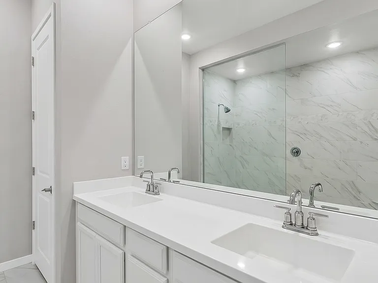 14027 W Desert Flower Dr — Photo 14