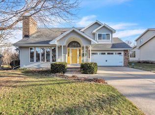 1702 Dover Dr, Waunakee, WI 53597