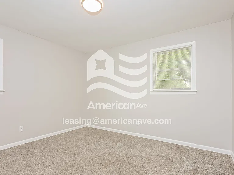 1515477_009_bedroom_10.jpg