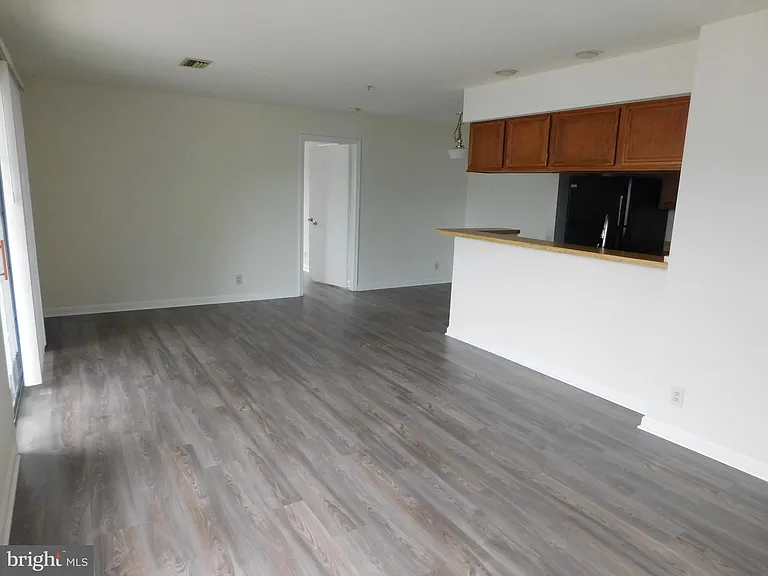 200 Dover Pl #201 — Photo 6