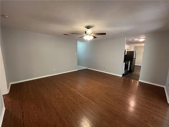 4th image of 1901 Pleasant Ln