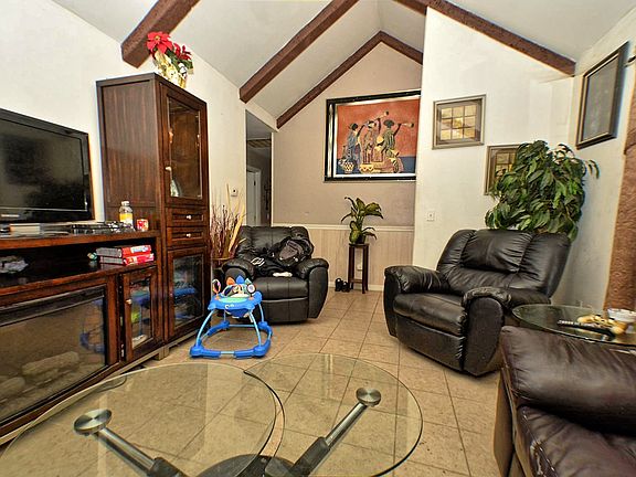 3rd image of 27 Afton Dr