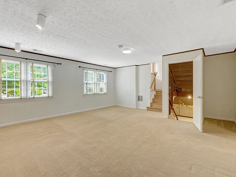 615 Kearney Ct SW — Photo 15