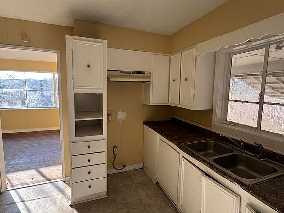 5th image of 2862 Oak Forest Dr