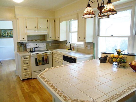 4th image of 216 Middlebrook Dr