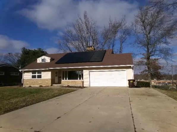 1435 Bolkinwood Dr, Freeport, IL 61032