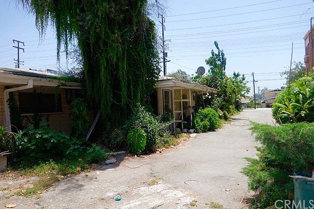 2nd image of 207 E Broadway