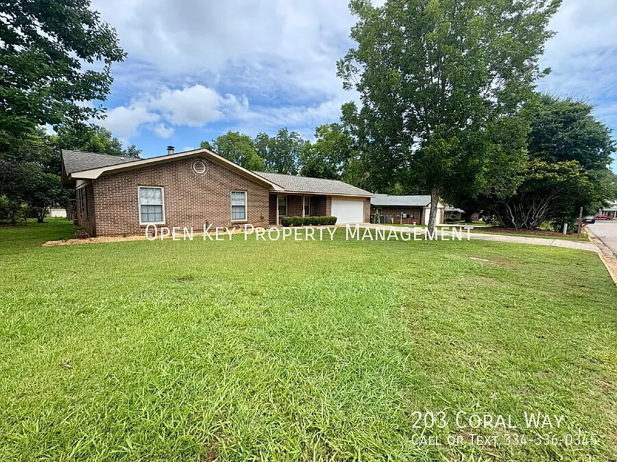 Fully Renovated 4BR / 2BA Home 10 Min to Ft. Rucker | Pet Friendly | Modern Finishes — Photo 2