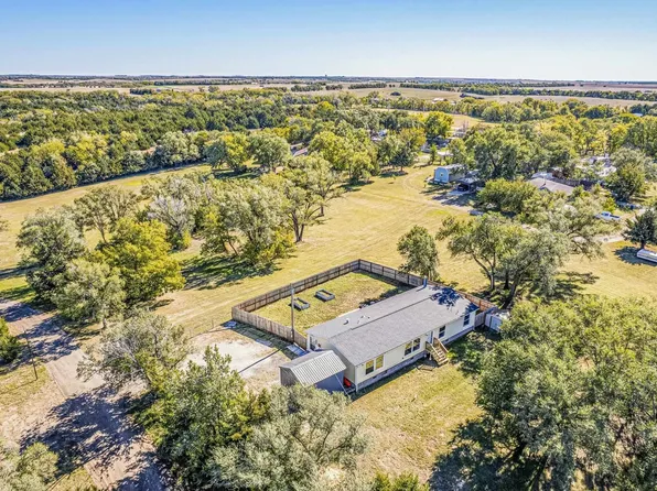 507 E 1st St, Enterprise, KS 67441