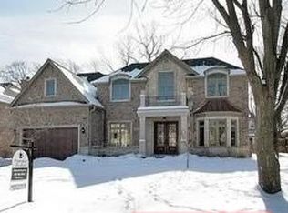 917 Queens Ln, Glenview, IL 60025