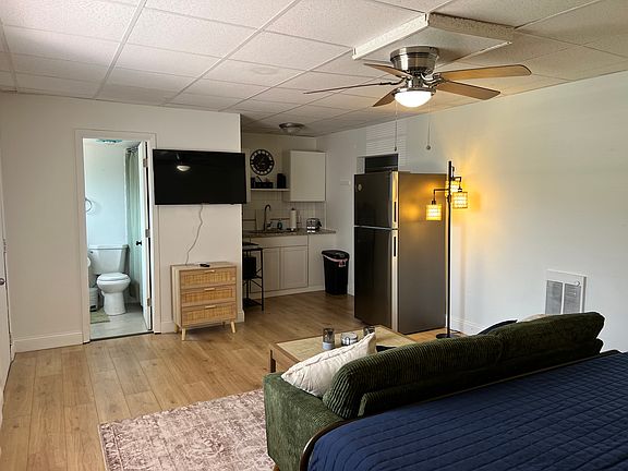 3rd image of 1207 E River Dr