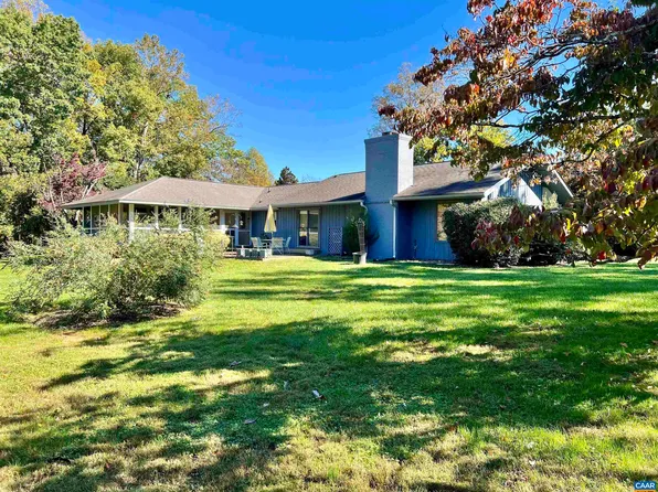 1221 W Leigh Dr, Charlottesville, VA 22901