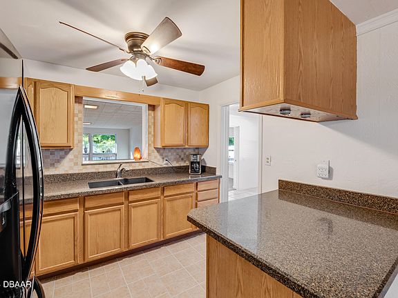 4th image of 567 Martha Dr