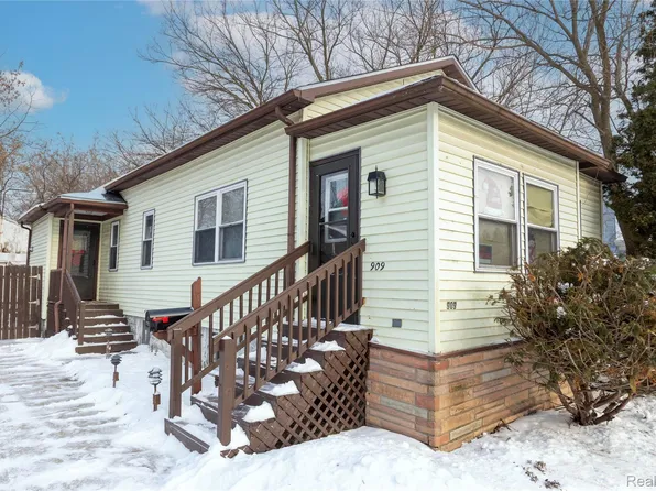909 N Granger St, Saginaw, MI 48602
