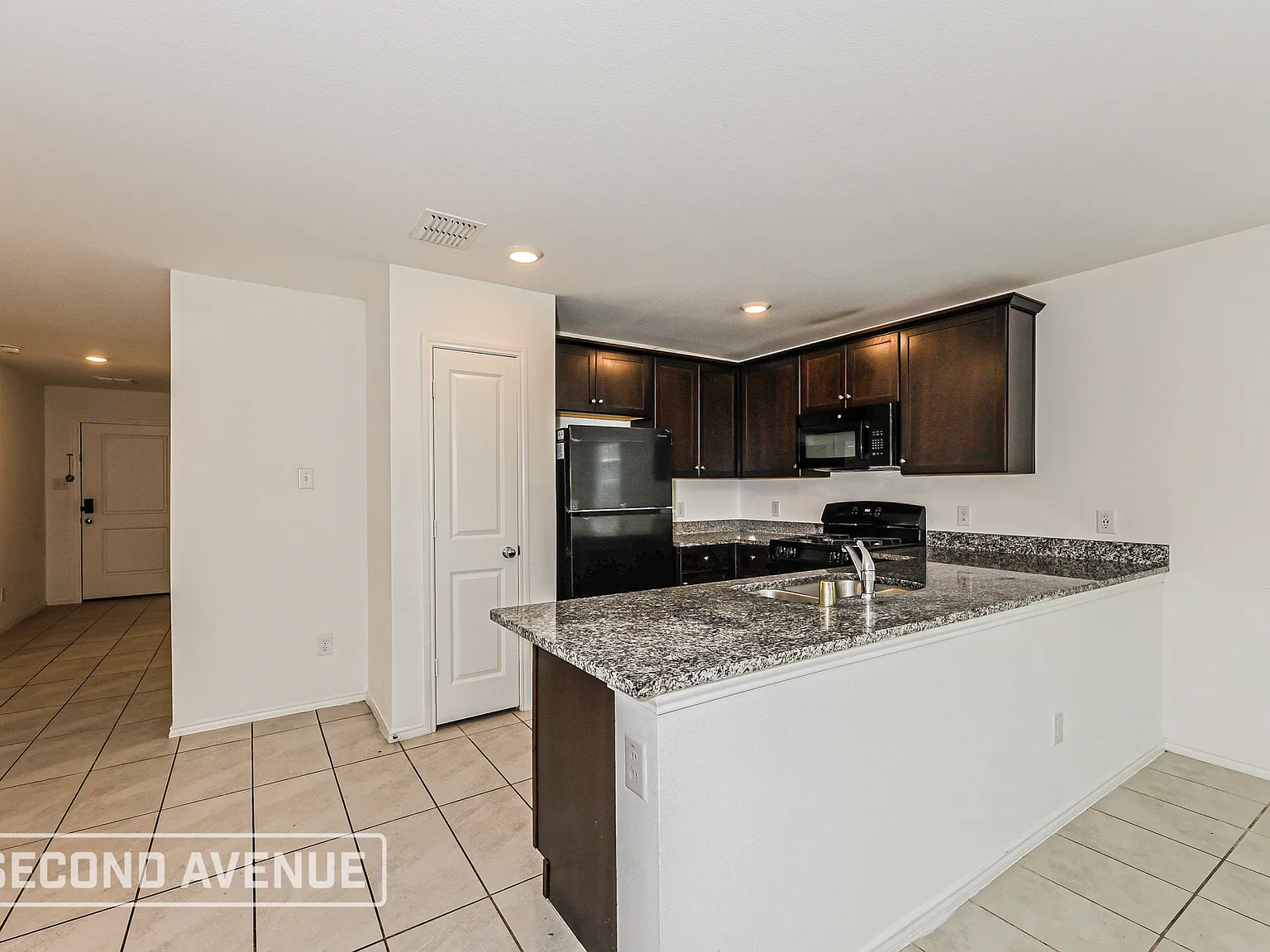 4 bed, 2.0 bath, 1500 sqft, $2,049 — Photo 4
