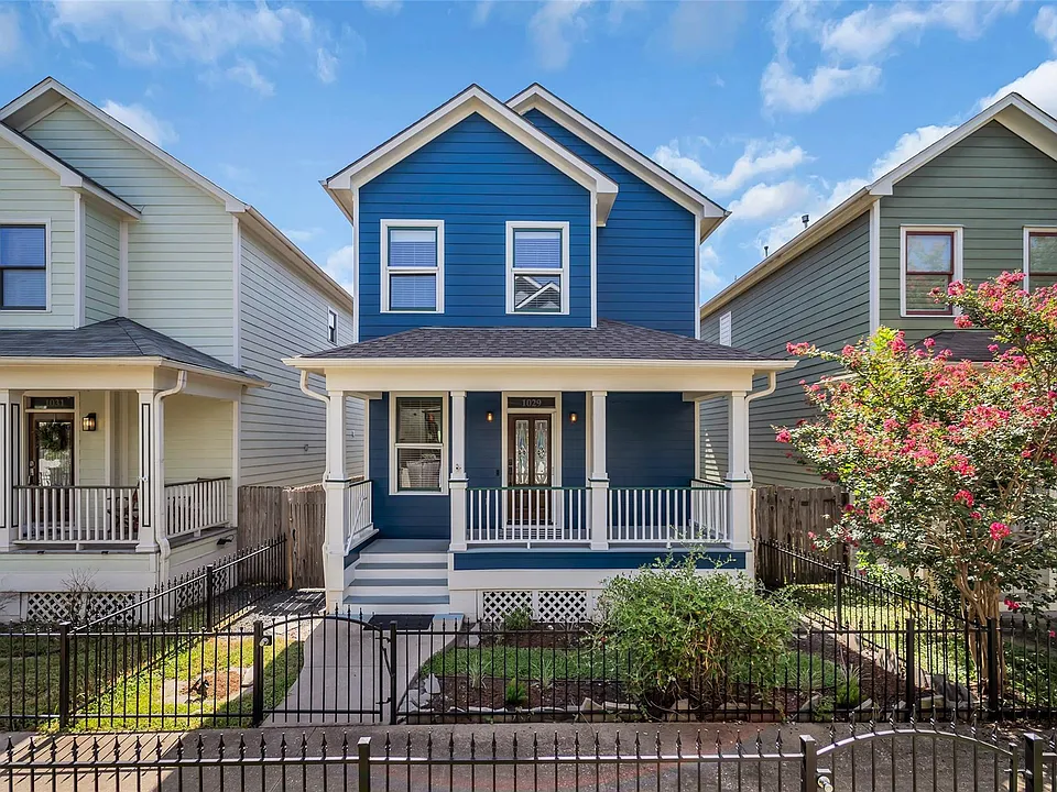 1029 W 15th 1/2 St