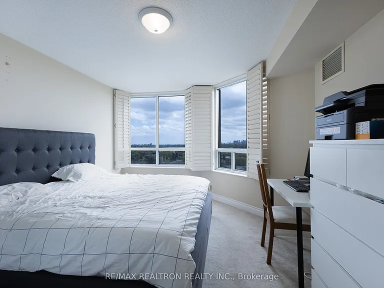 78 Harrison Garden Blvd #1409 — Photo 23