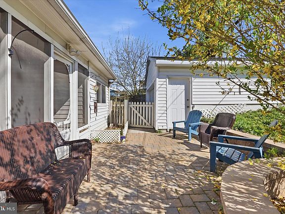 3rd image of 294 Pinoak Dr