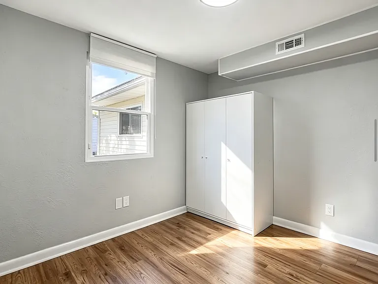 210 E Chickasaw Rd — Photo 10