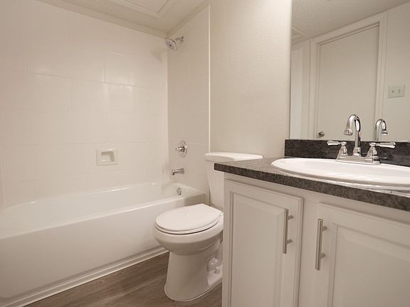 3rd image of 1402 N Causeway Blvd #-1300