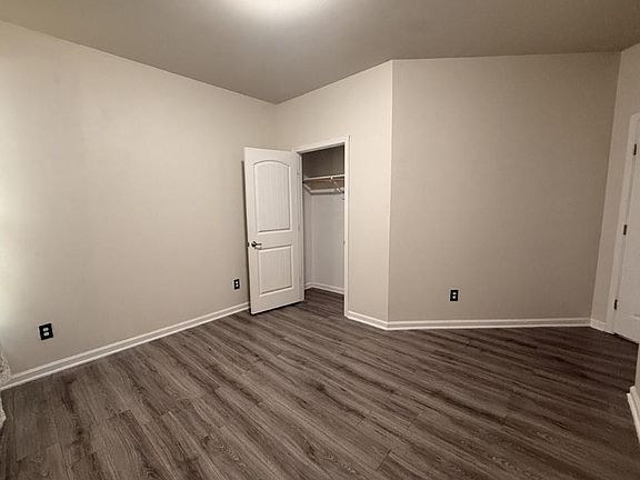 5th image of 583 Fall River Dr