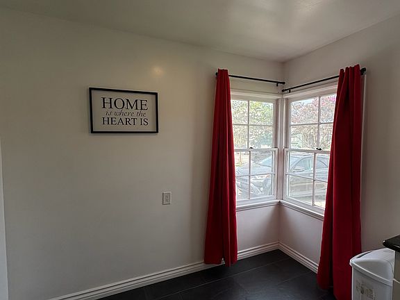 5th image of 2539 Magnolia Ave