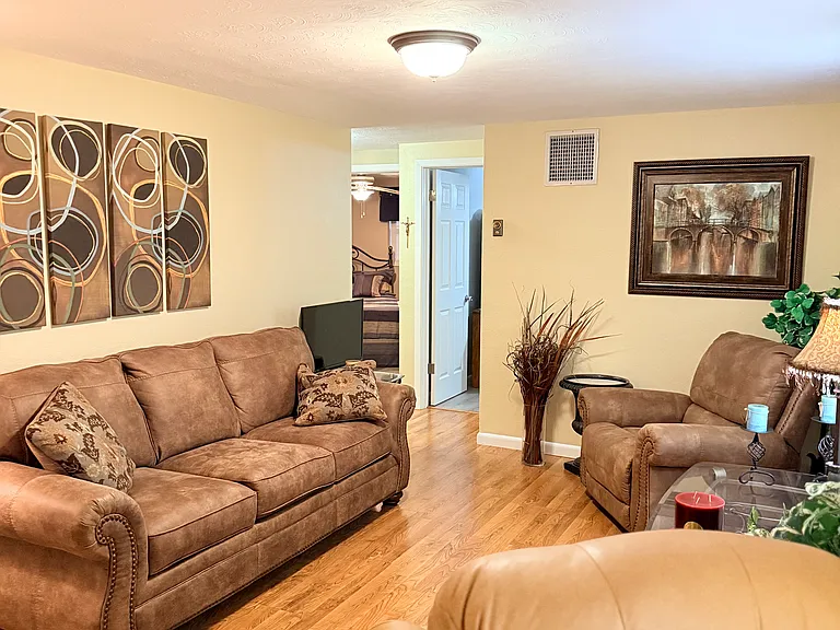 4923 Genesis Ave — Photo 10