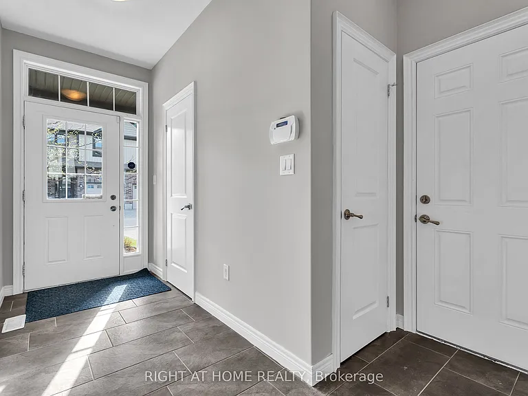 1030 Oakcrossing Gate #16 — Photo 5