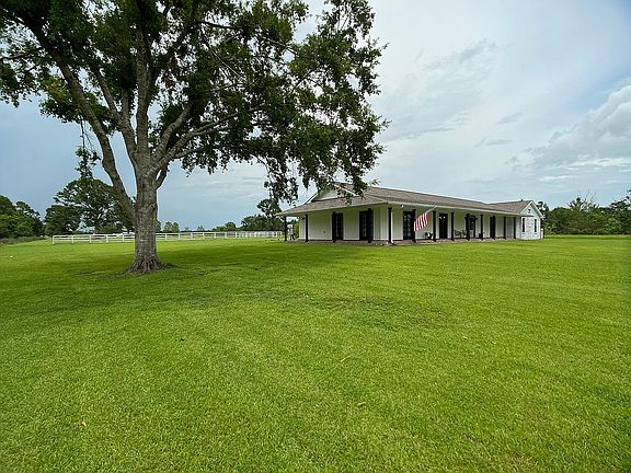 3rd image of 1329 Thibodaux St
