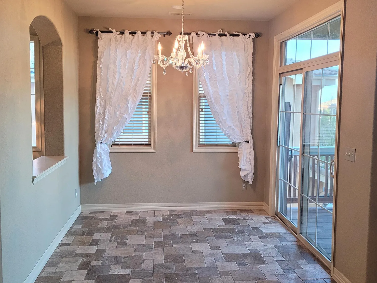 10075 Bluffmont Ct — Photo 3