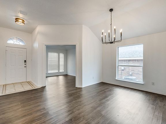 4th image of 922 Hidden Oaks Dr