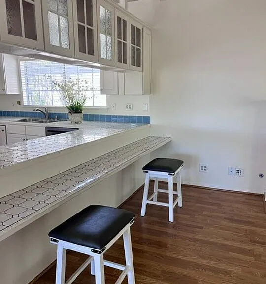 2561 Mayfield Ave — Photo 4