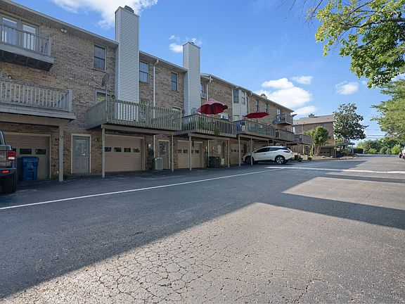 2nd image of 11 Magnolia Sq