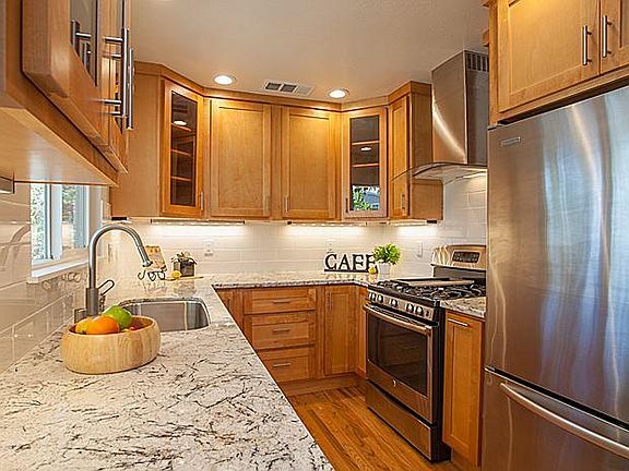 4th image of 15212 Dickens Ave