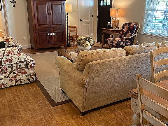 5th image of 2415 Mayfair Dr